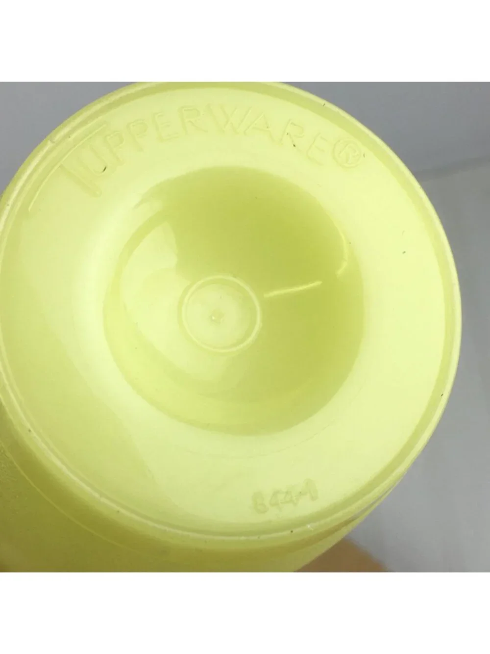Tupperware Yellow Quick Shake Drink Dressing Mix Blender Container #844-1 USA